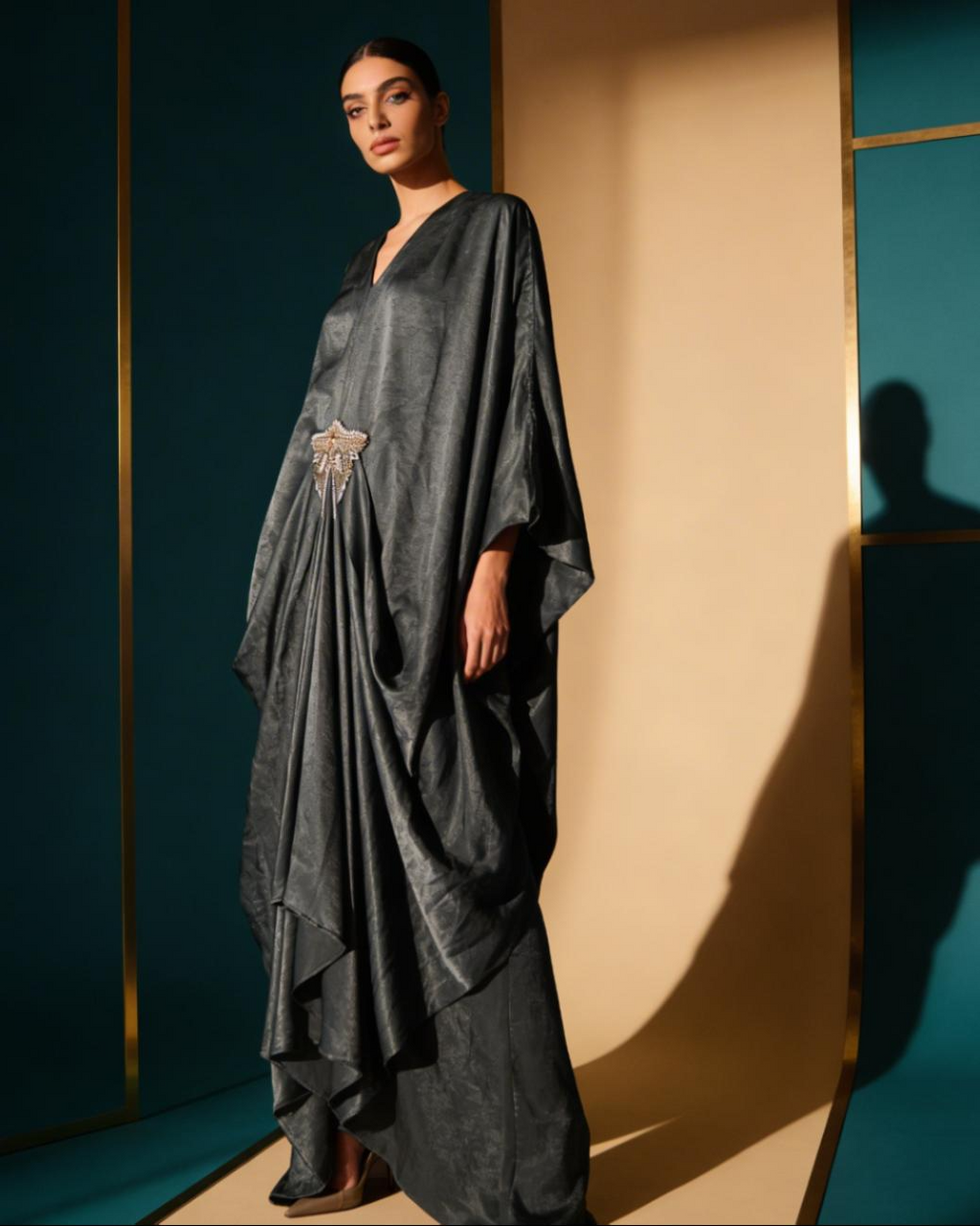 E4-4 – Emerald Sovereign Draped Set