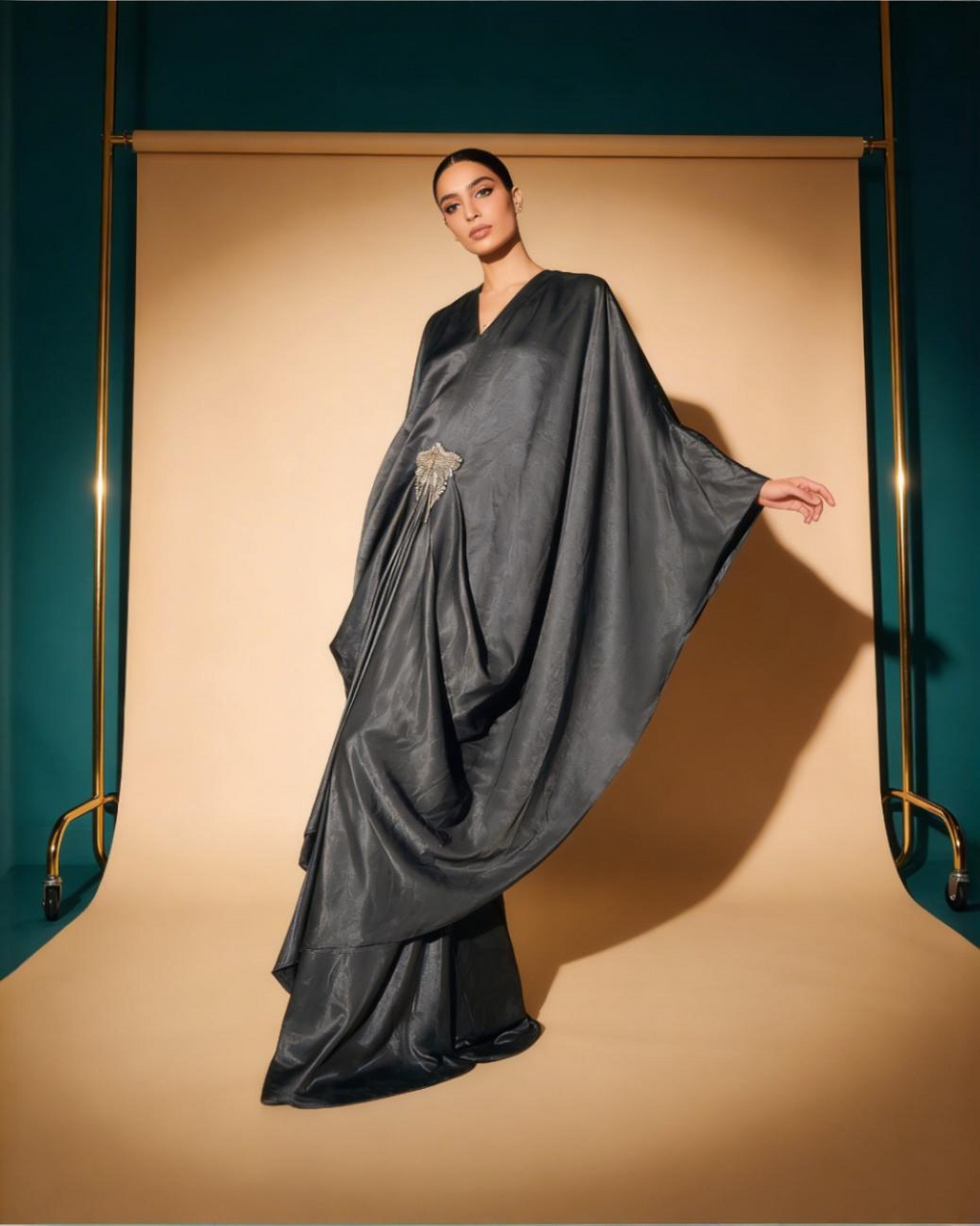 E4-4 – Emerald Sovereign Draped Set
