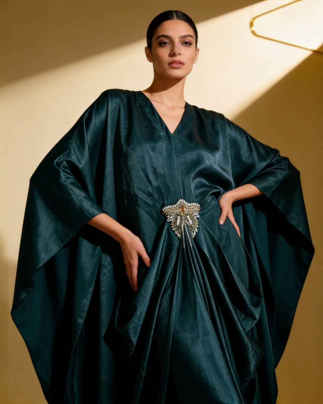 E4-4 – Emerald Sovereign Draped Set