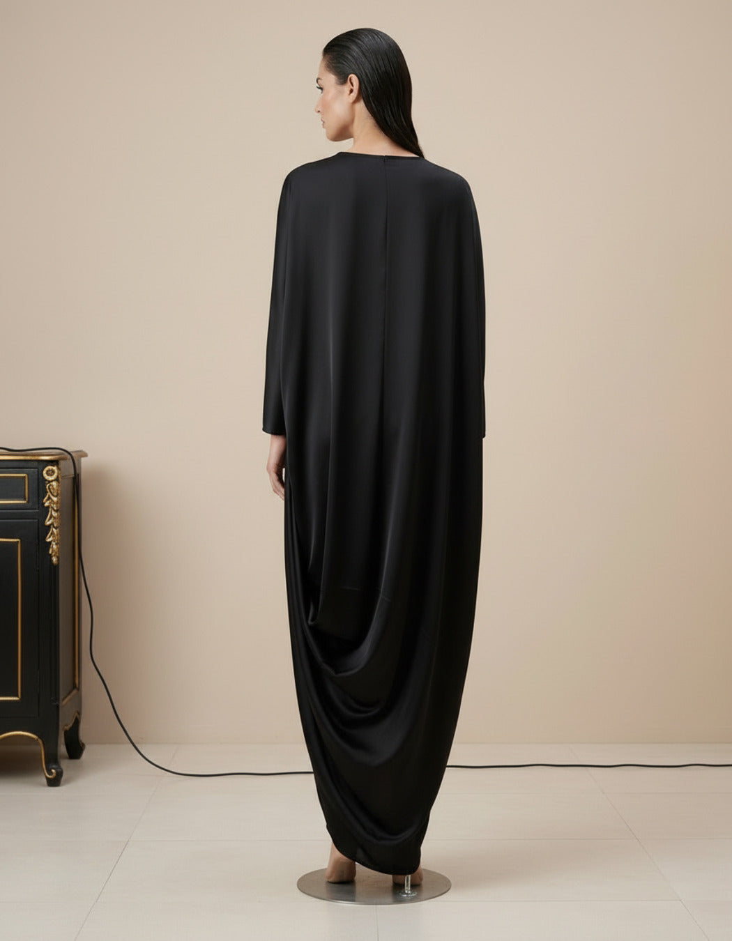 E4-17_BLACK_ES Scarlet Red Contemporary Kaftan